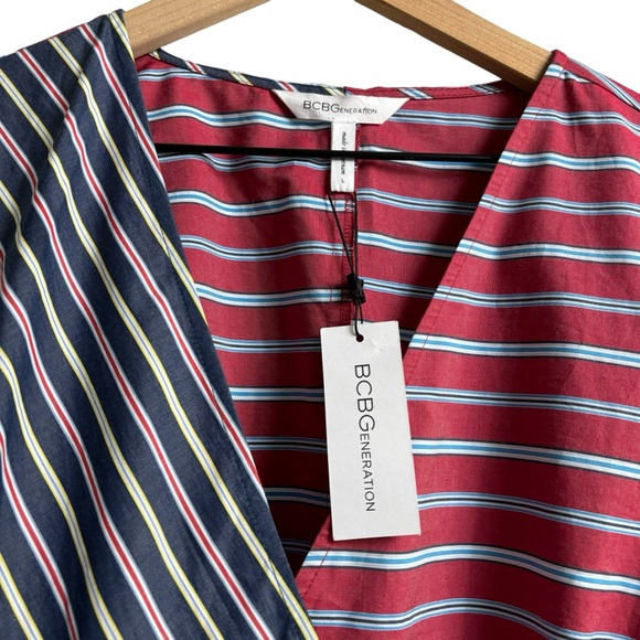BCBGeneration Red & Blue Mixed Print Wrap Top Size Large New with Tag - Picture 4 of 11